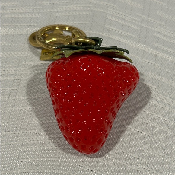 Fashion Jewelry Red Strawberry Key Holder - Picture 7 of 7